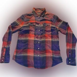 American Eagle Outfitters. Long sleeves plaid shirt. Favourite fit. Size M.